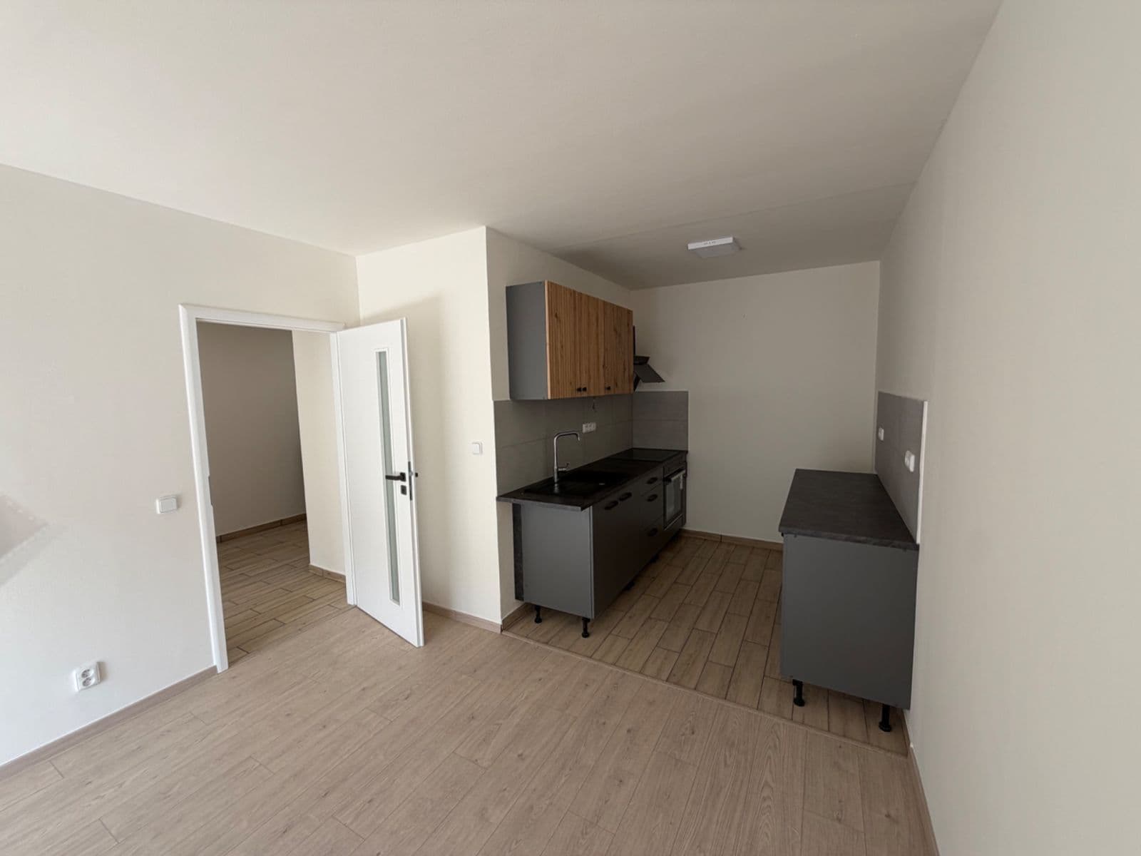 Pronájem bytu 2+kk 43 m², Váňova, Kladno, Středočeský kraj Pronájem bytu 2+kk 43 m², Váňova, Kladno, Středočeský kraj