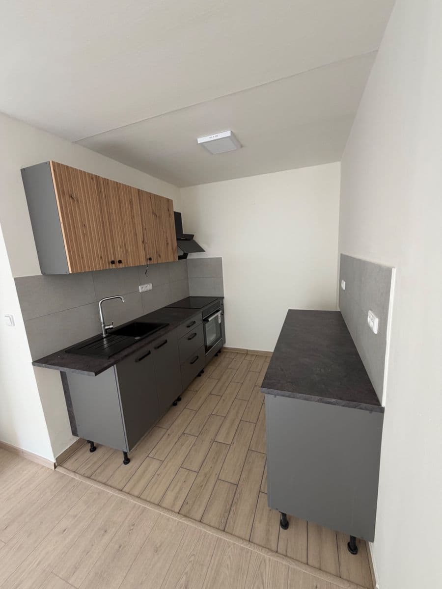 Pronájem bytu 2+kk 43 m², Váňova, Kladno, Středočeský kraj Pronájem bytu 2+kk 43 m², Váňova, Kladno, Středočeský kraj