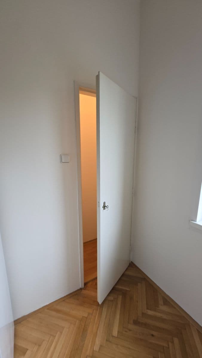 Pronájem bytu 1+1 41 m², Vrchlického, Praha, Praha Pronájem bytu 1+1 41 m², Vrchlického, Praha, Praha