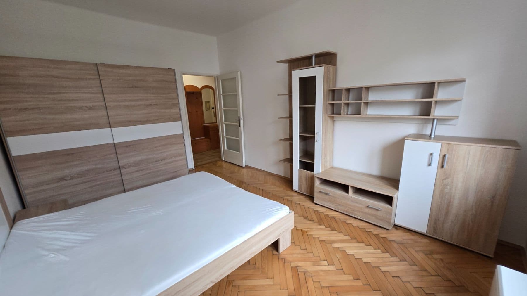 Pronájem bytu 1+1 41 m², Vrchlického, Praha, Praha Pronájem bytu 1+1 41 m², Vrchlického, Praha, Praha