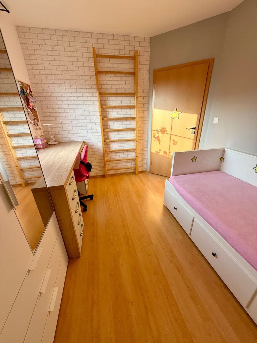 Pronájem domu 160 m², pozemek 463 m², Západní, Bradlec, Středočeský kraj Pronájem domu 160 m², pozemek 463 m², Západní, Bradlec, Středočeský kraj