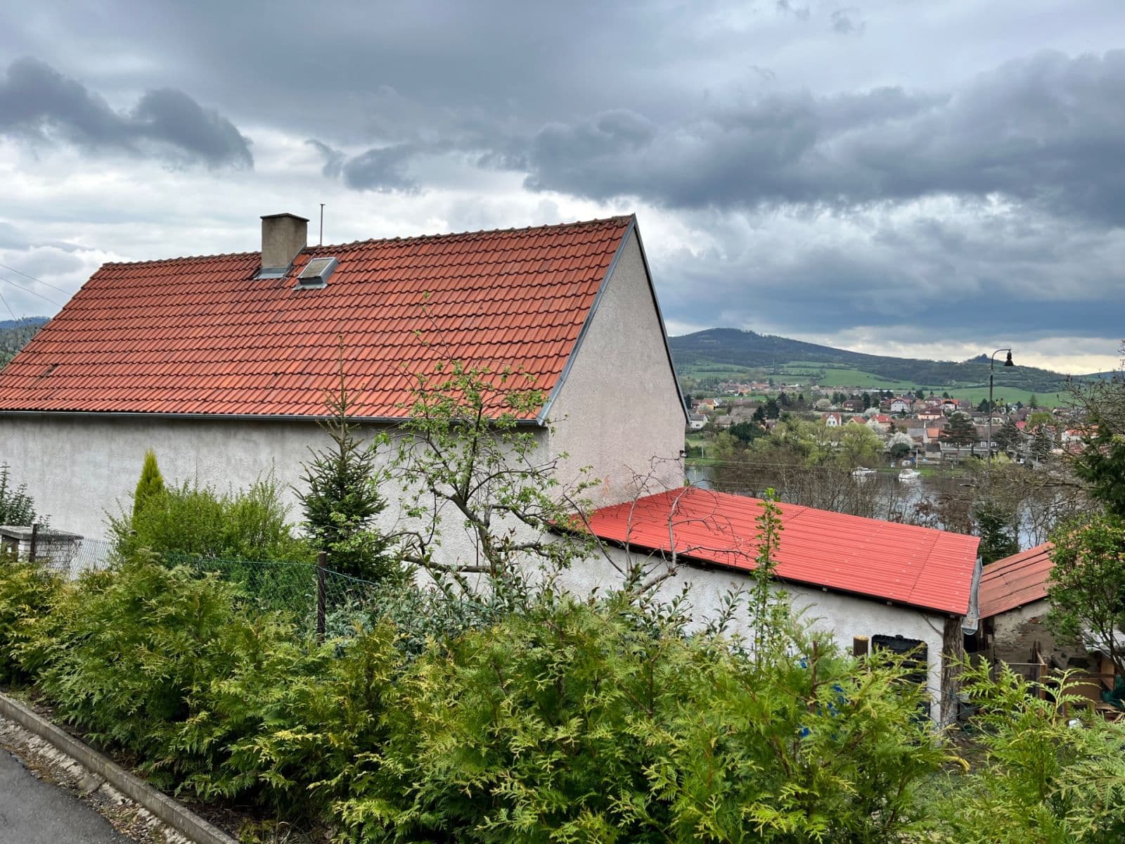 Prodej domu 231 m², pozemek 496 m², Prackovice nad Labem, Ústecký kraj Prodej domu 231 m², pozemek 496 m², Prackovice nad Labem, Ústecký kraj