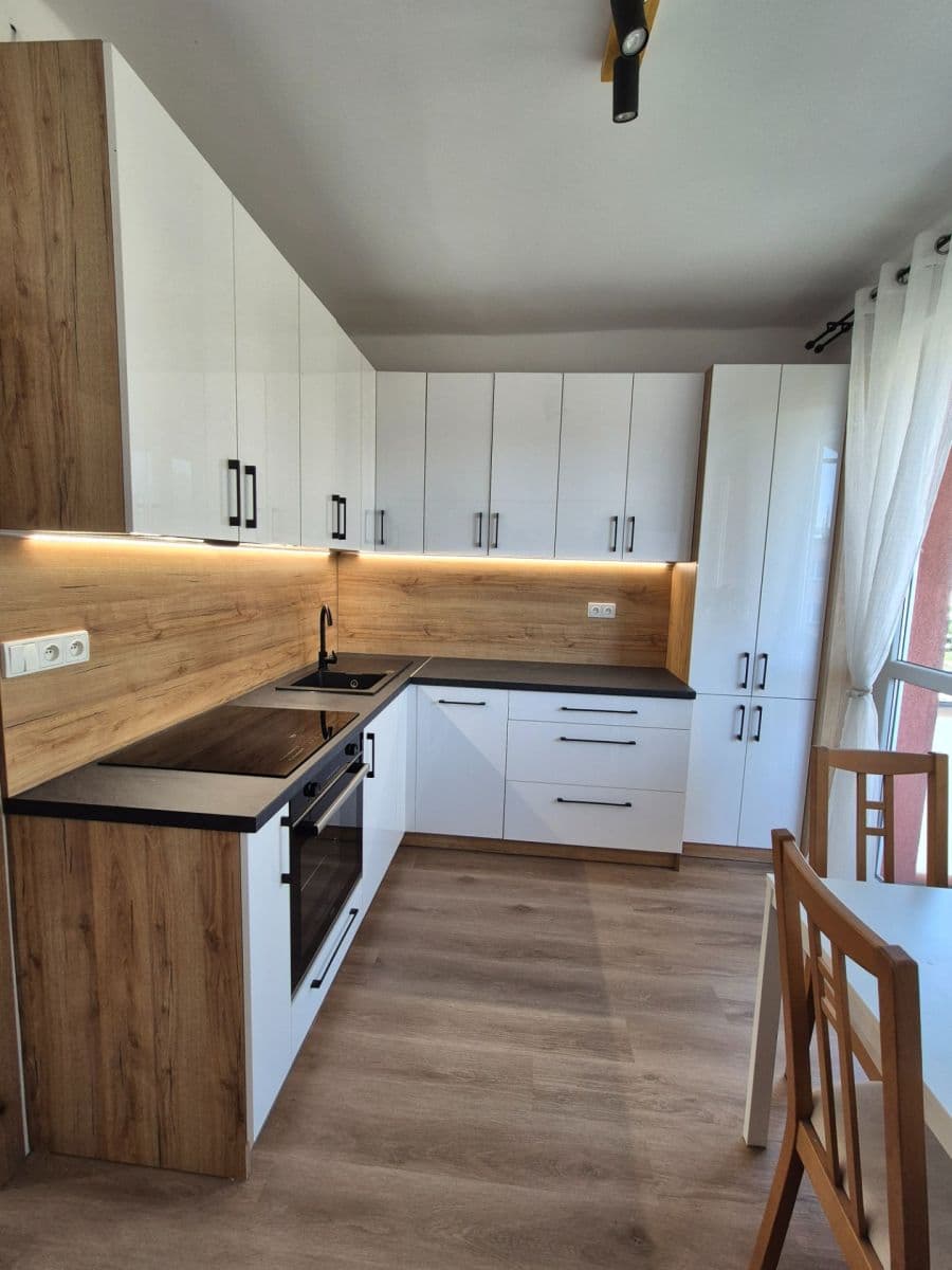 Prodej bytu 2+1 57 m², B. Němcové, Třinec, Moravskoslezský kraj Prodej bytu 2+1 57 m², B. Němcové, Třinec, Moravskoslezský kraj