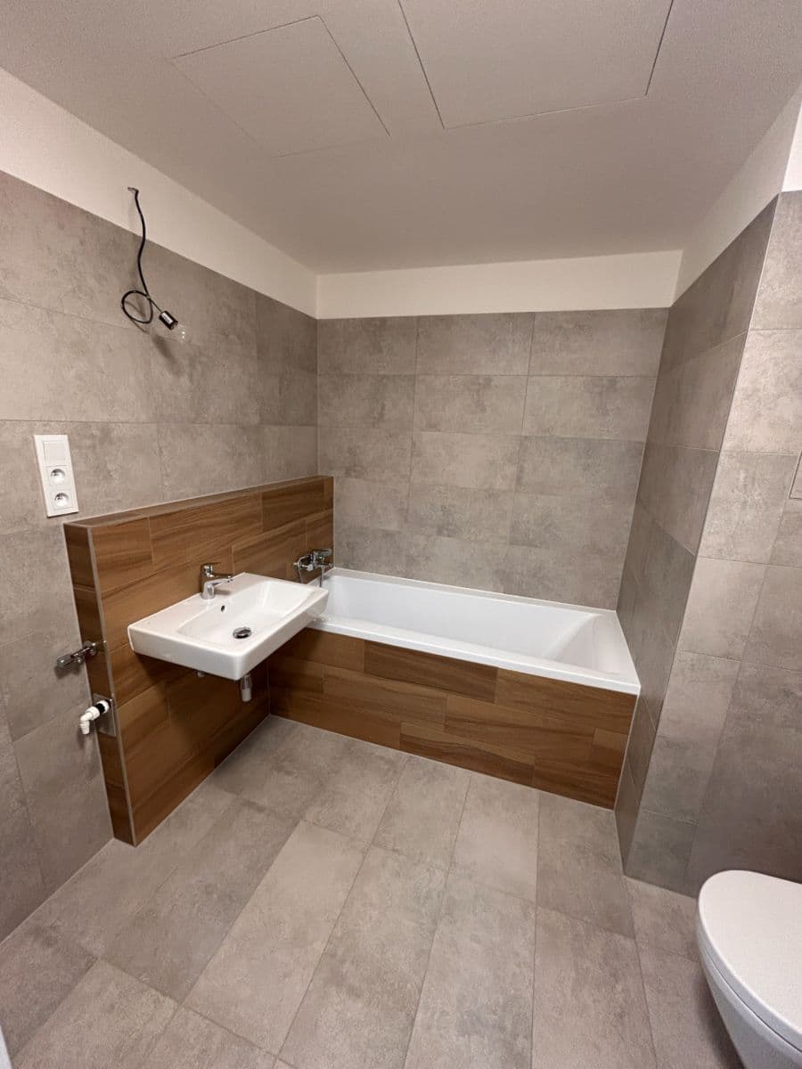 Prodej bytu 2+kk 45 m², U Továren, Praha, Praha Prodej bytu 2+kk 45 m², U Továren, Praha, Praha
