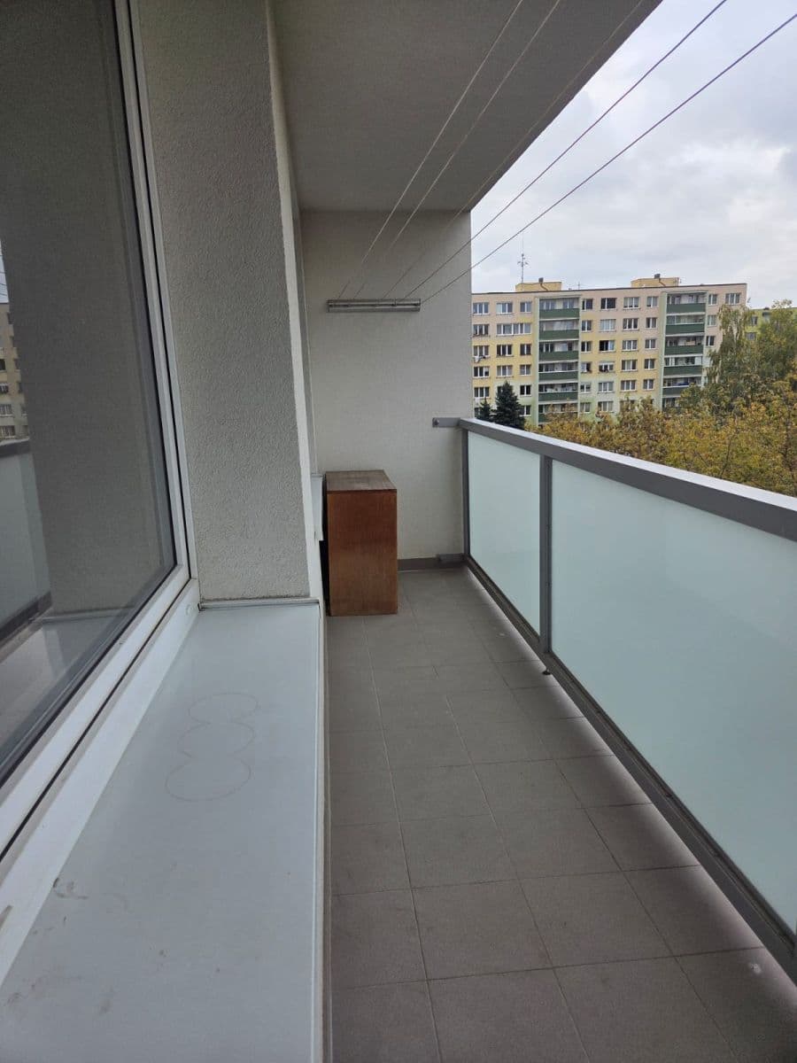 Pronájem bytu 2+kk 40 m², Jerevanská, Kladno, Středočeský kraj Pronájem bytu 2+kk 40 m², Jerevanská, Kladno, Středočeský kraj