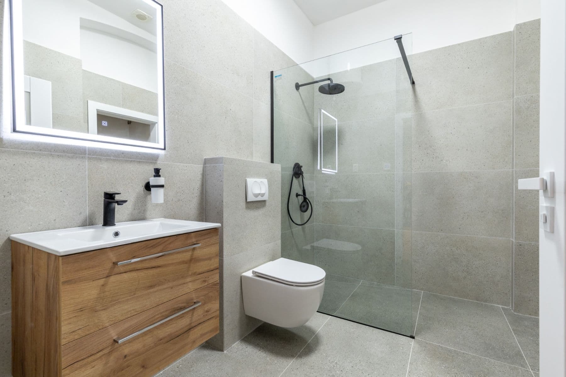 Pronájem bytu 2+1 80 m², Mäsiarska, Košice - mestská časť Staré Mesto, Košický kraj Pronájem bytu 2+1 80 m², Mäsiarska, Košice - mestská časť Staré Mesto, Košický kraj