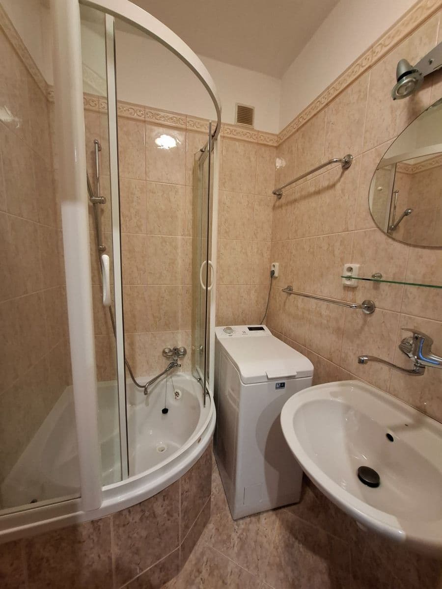 Pronájem bytu 2+1 57 m², Hostýnská, Praha, Praha Pronájem bytu 2+1 57 m², Hostýnská, Praha, Praha