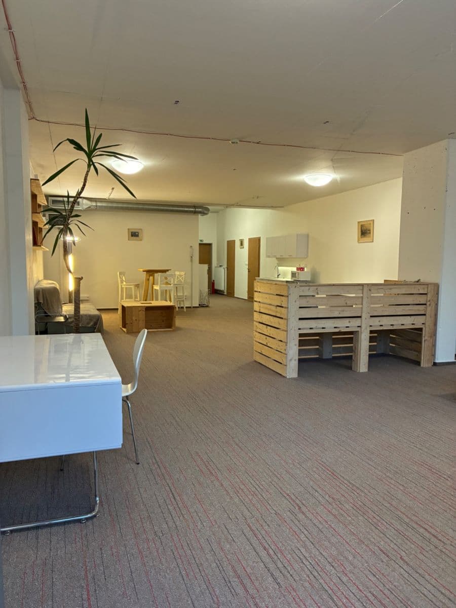 Pronájem bytu 1+kk 92 m², Pod Dvorem, Praha, Praha Pronájem bytu 1+kk 92 m², Pod Dvorem, Praha, Praha