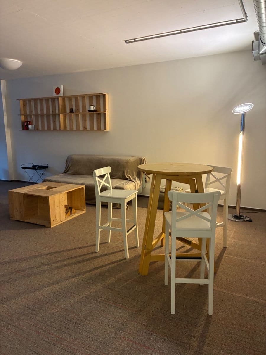 Pronájem bytu 1+kk 92 m², Pod Dvorem, Praha, Praha Pronájem bytu 1+kk 92 m², Pod Dvorem, Praha, Praha