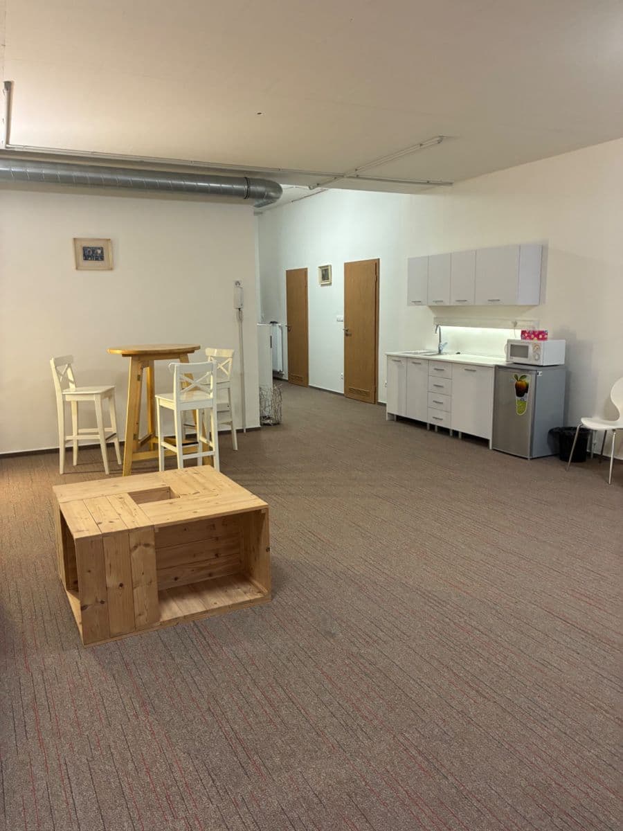 Pronájem bytu 1+kk 92 m², Pod Dvorem, Praha, Praha Pronájem bytu 1+kk 92 m², Pod Dvorem, Praha, Praha