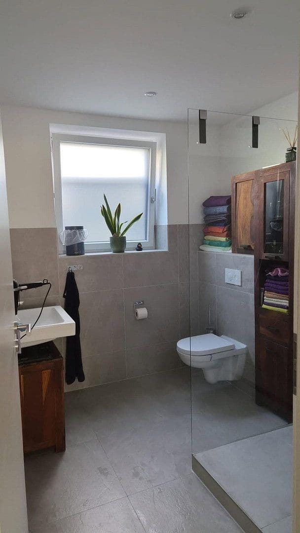 Pronájem bytu 2+1 72 m², Malmedyer stt. 4, Wiesbaden, Hessen Pronájem bytu 2+1 72 m², Malmedyer stt. 4, Wiesbaden, Hessen