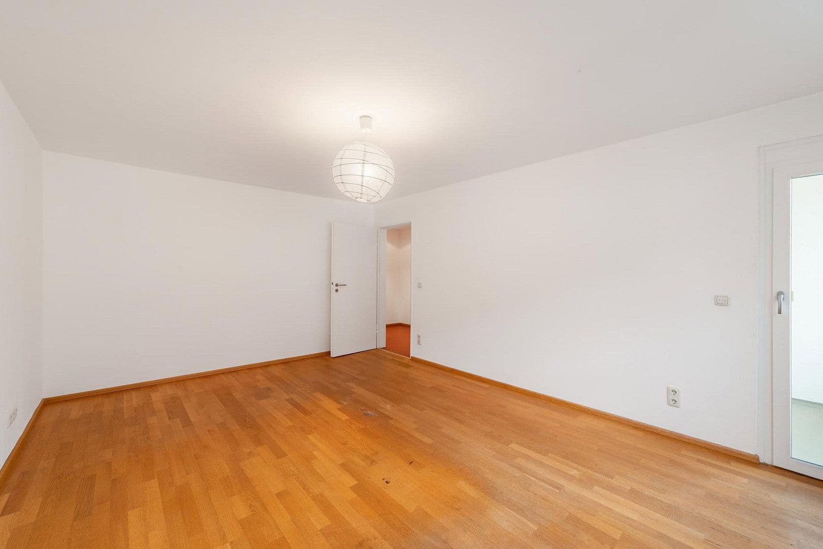 Pronájem bytu 2+1 58 m², Lenzfriederstrasse, München, Bavorsko Pronájem bytu 2+1 58 m², Lenzfriederstrasse, München, Bavorsko