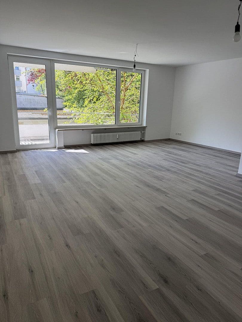 Pronájem bytu 2+1 75 m², Düsseldorf, Severní Porýní-Vestfálsko Pronájem bytu 2+1 75 m², Düsseldorf, Severní Porýní-Vestfálsko