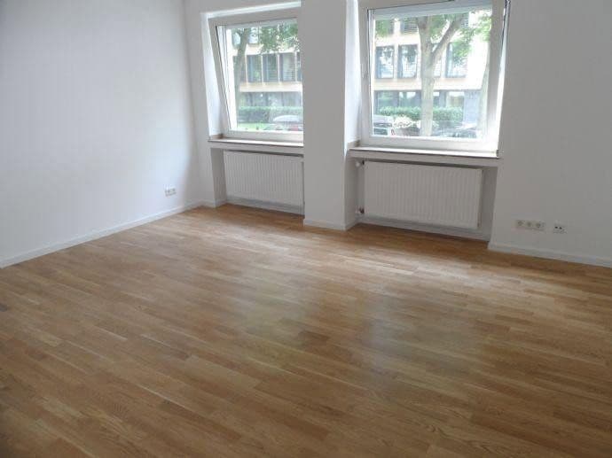 Pronájem bytu 2+1 53 m², Landhausstr., Stuttgart, Bádensko-Württembersko Pronájem bytu 2+1 53 m², Landhausstr., Stuttgart, Bádensko-Württembersko