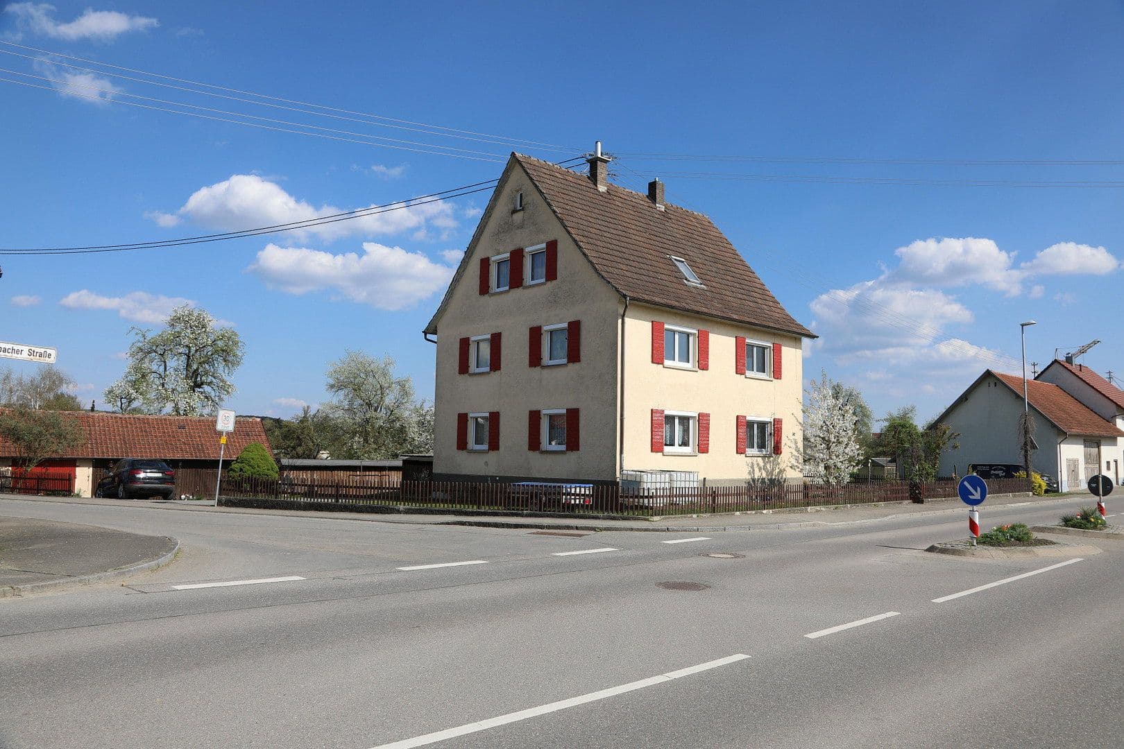 Prodej domu 200 m², pozemek 1.159 m², Ebersbach-Musbach, Bádensko-Württembersko Prodej domu 200 m², pozemek 1.159 m², Ebersbach-Musbach, Bádensko-Württembersko