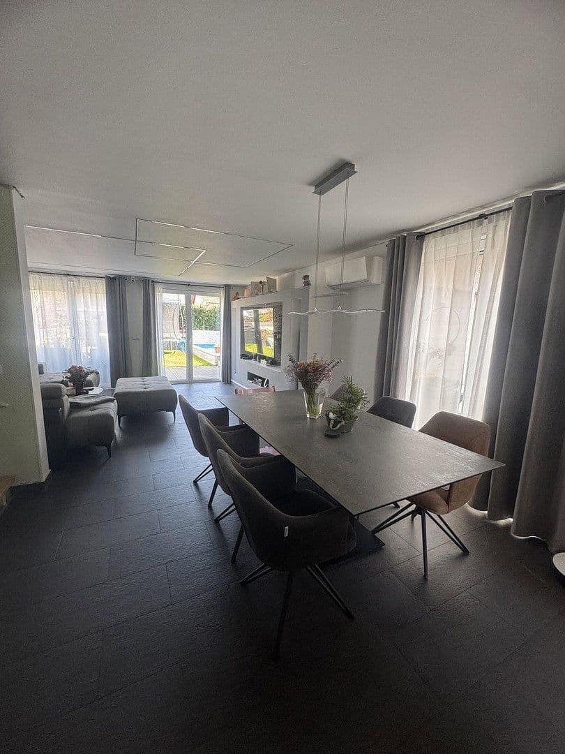 Prodej domu 145 m², pozemek 291 m², Duisburg, Severní Porýní-Vestfálsko Prodej domu 145 m², pozemek 291 m², Duisburg, Severní Porýní-Vestfálsko