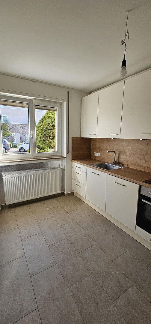 Pronájem domu 85 m², pozemek 254 m², Wiesbaden, Hessen Pronájem domu 85 m², pozemek 254 m², Wiesbaden, Hessen