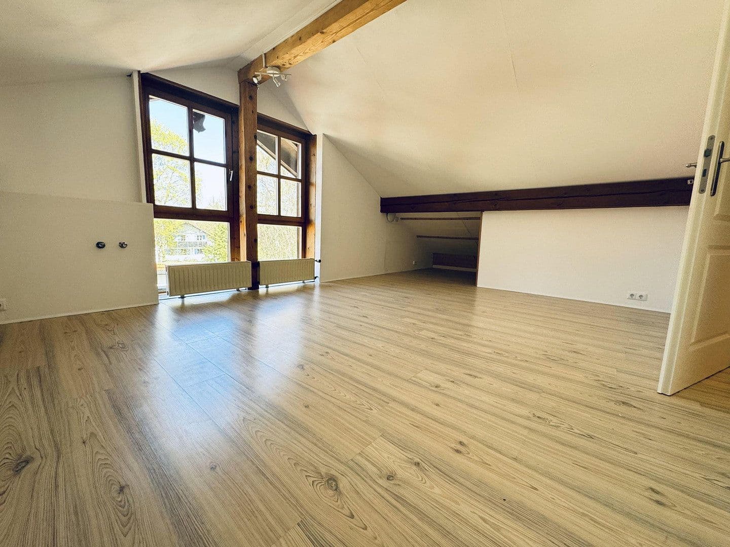 Pronájem domu 250 m², pozemek 908 m², Münsing, Bavorsko Pronájem domu 250 m², pozemek 908 m², Münsing, Bavorsko