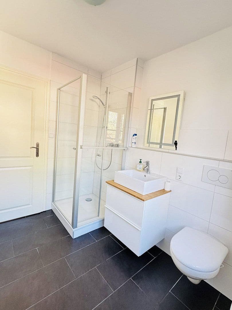 Pronájem domu 250 m², pozemek 908 m², Münsing, Bavorsko Pronájem domu 250 m², pozemek 908 m², Münsing, Bavorsko