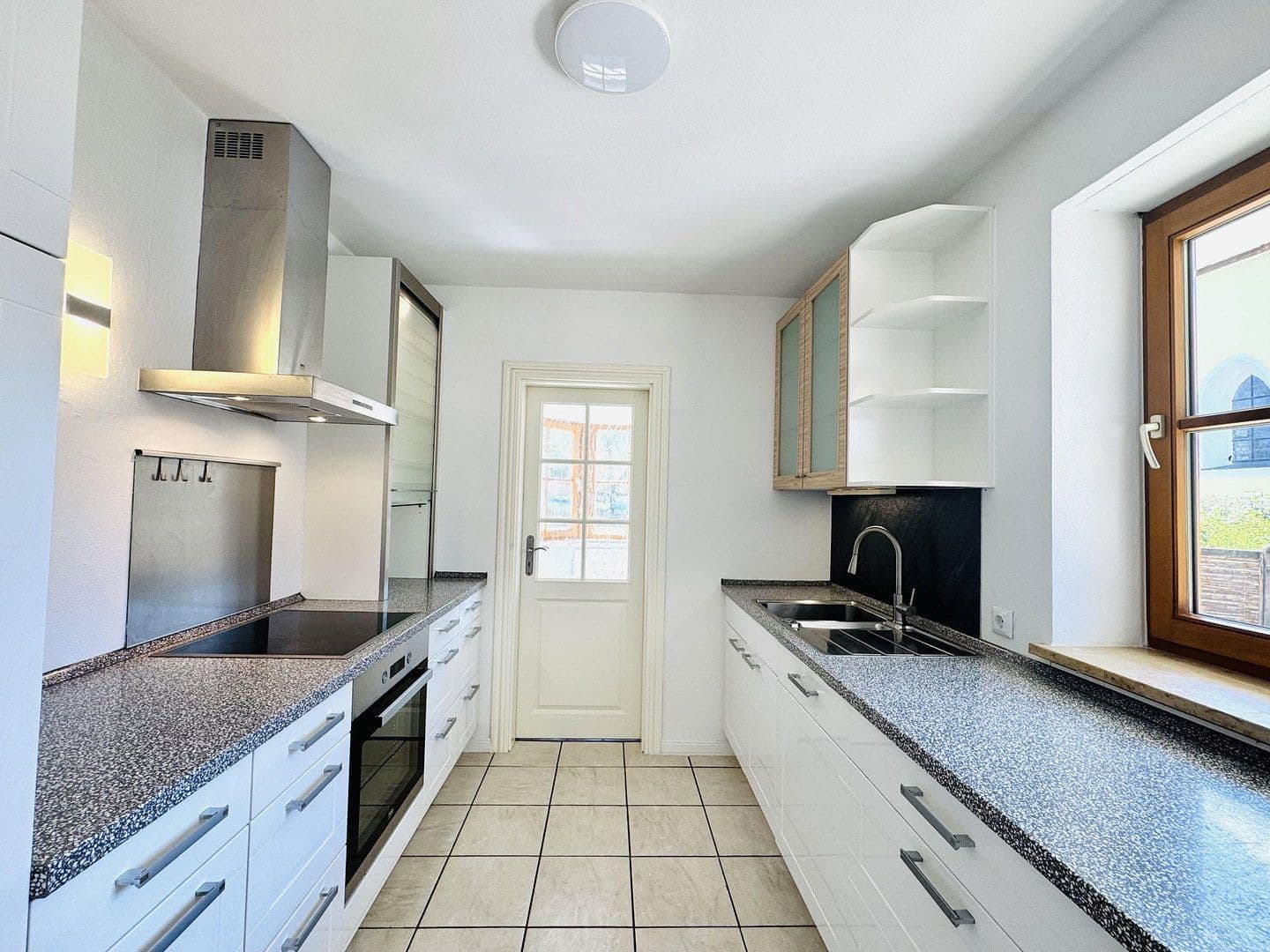 Pronájem domu 250 m², pozemek 908 m², Münsing, Bavorsko Pronájem domu 250 m², pozemek 908 m², Münsing, Bavorsko