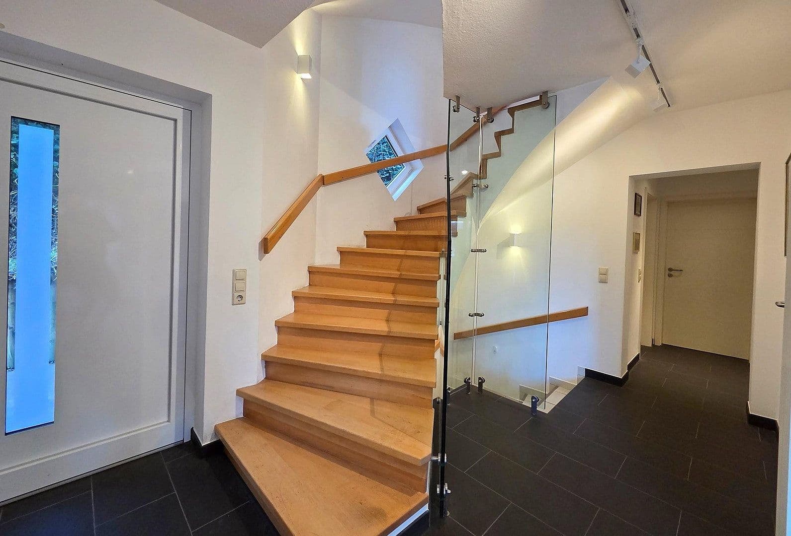 Prodej domu 241 m², pozemek 1.127 m², Braubach, Porýní-Falc Prodej domu 241 m², pozemek 1.127 m², Braubach, Porýní-Falc