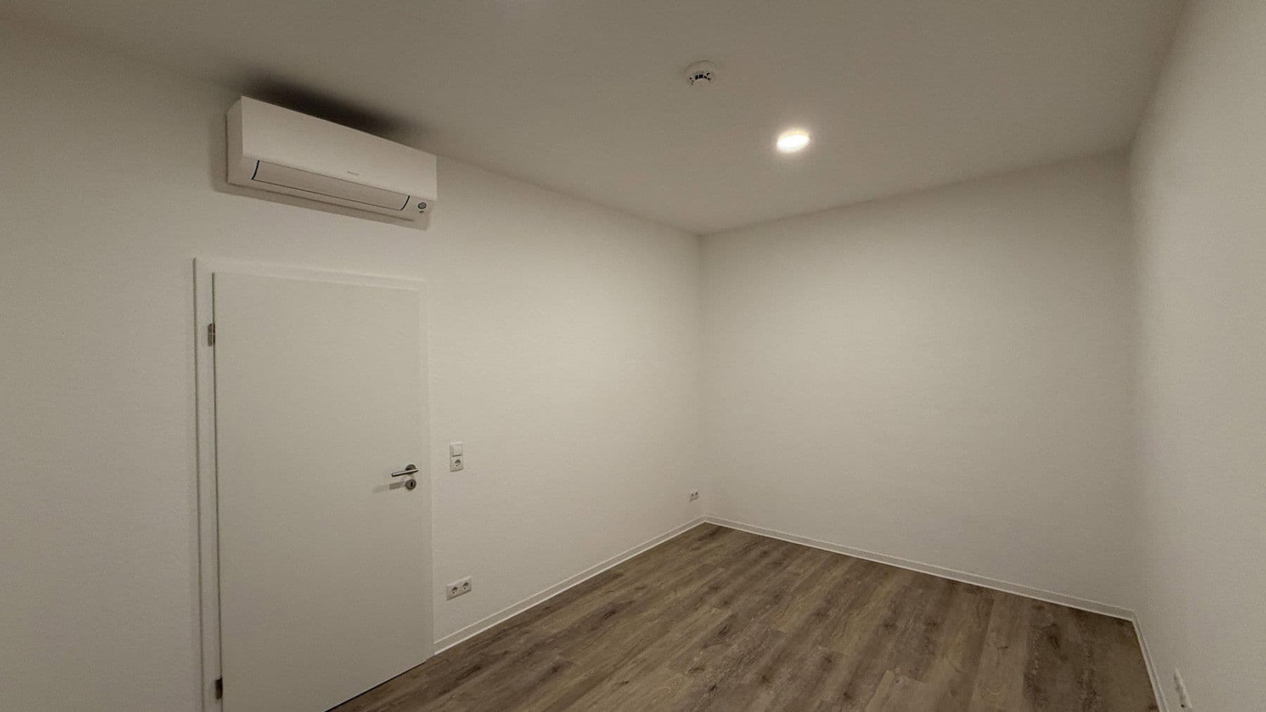 Pronájem bytu 5+1 117 m², Andernach, Porýní-Falc Pronájem bytu 5+1 117 m², Andernach, Porýní-Falc