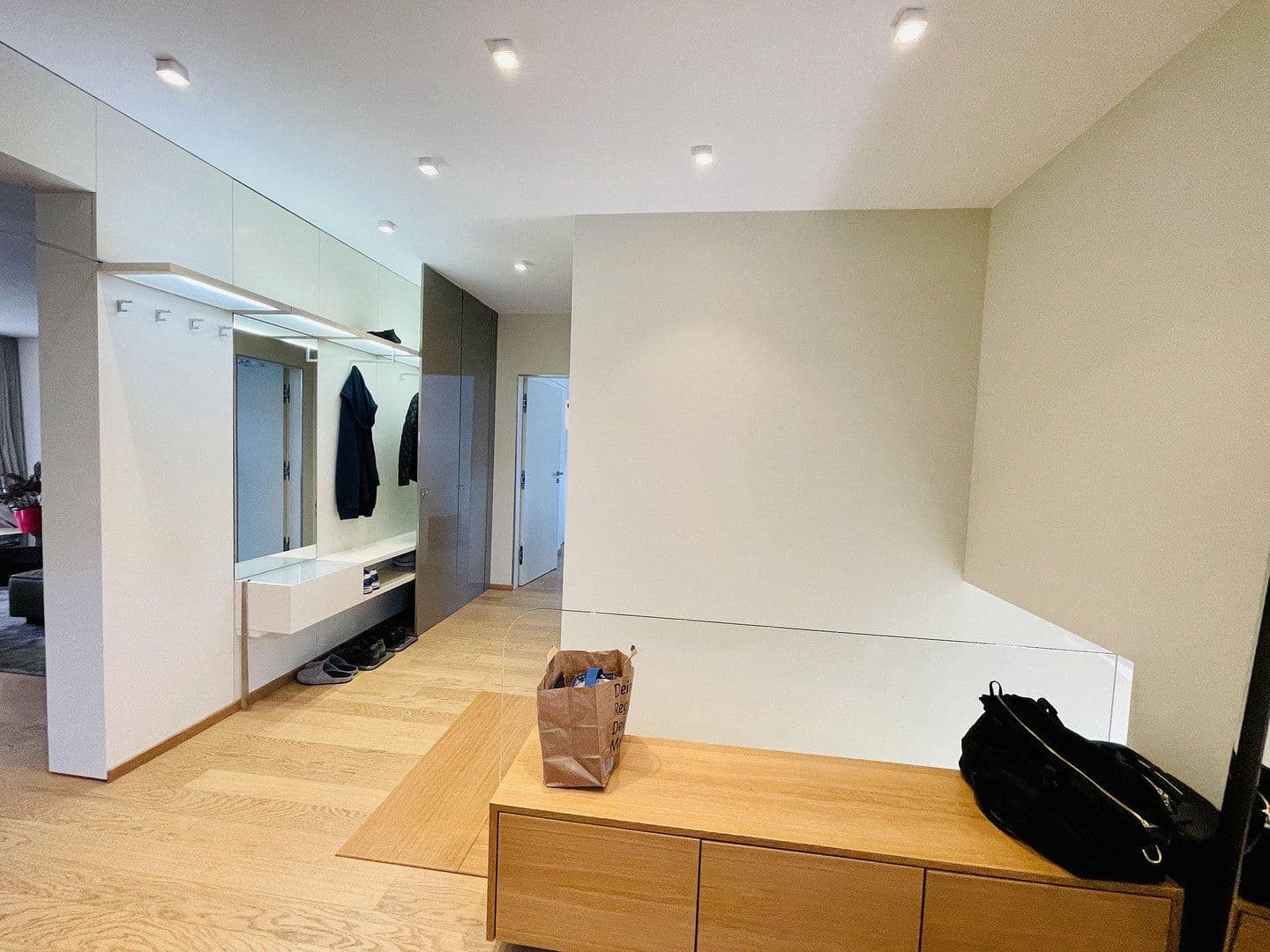 Pronájem bytu 5+1 224 m², Düsseldorf, Severní Porýní-Vestfálsko Pronájem bytu 5+1 224 m², Düsseldorf, Severní Porýní-Vestfálsko