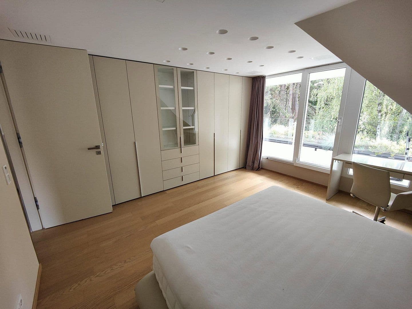 Pronájem bytu 5+1 224 m², Düsseldorf, Severní Porýní-Vestfálsko Pronájem bytu 5+1 224 m², Düsseldorf, Severní Porýní-Vestfálsko