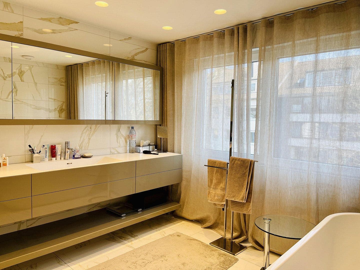 Pronájem bytu 5+1 224 m², Düsseldorf, Severní Porýní-Vestfálsko Pronájem bytu 5+1 224 m², Düsseldorf, Severní Porýní-Vestfálsko