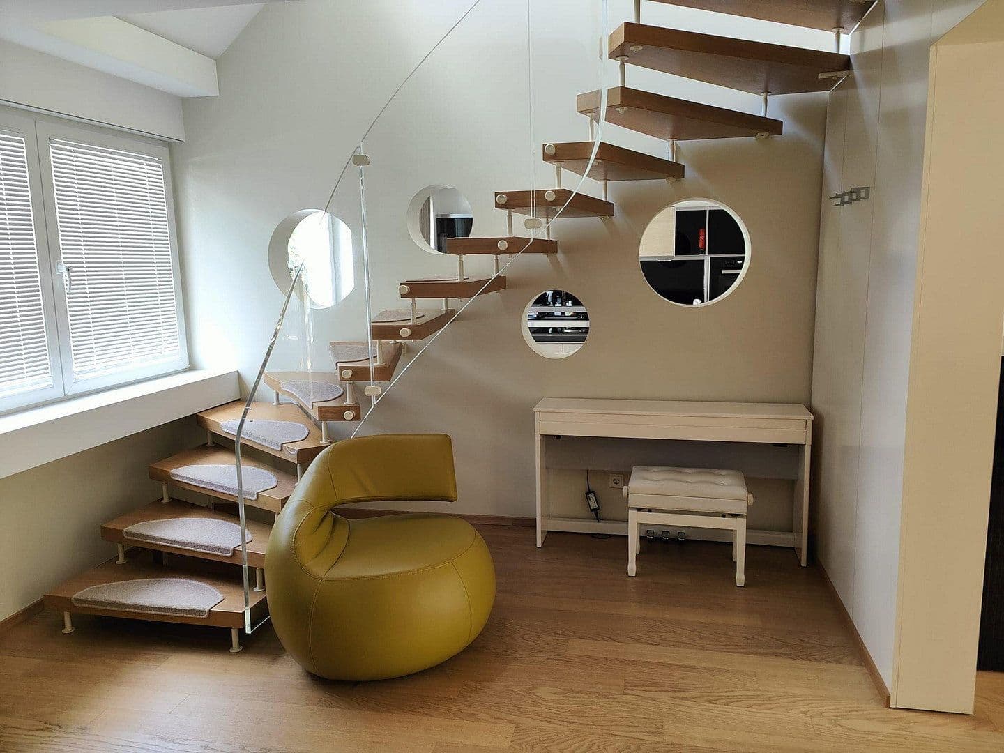 Pronájem bytu 5+1 224 m², Düsseldorf, Severní Porýní-Vestfálsko Pronájem bytu 5+1 224 m², Düsseldorf, Severní Porýní-Vestfálsko