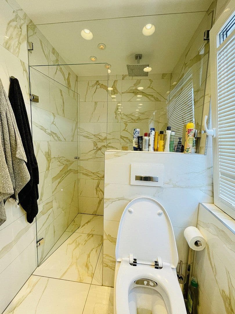 Pronájem bytu 5+1 224 m², Düsseldorf, Severní Porýní-Vestfálsko Pronájem bytu 5+1 224 m², Düsseldorf, Severní Porýní-Vestfálsko