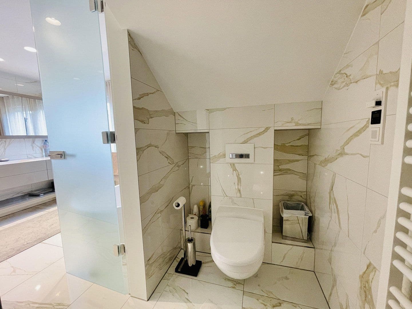 Pronájem bytu 5+1 224 m², Düsseldorf, Severní Porýní-Vestfálsko Pronájem bytu 5+1 224 m², Düsseldorf, Severní Porýní-Vestfálsko