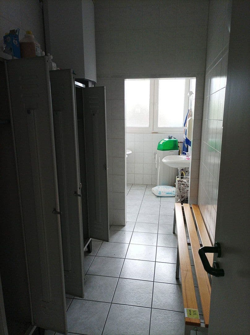 Pronájem nebytového prostoru 1.000 m², Meckenloher Straße 9, Rednitzhembach, Bavorsko Pronájem nebytového prostoru 1.000 m², Meckenloher Straße 9, Rednitzhembach, Bavorsko