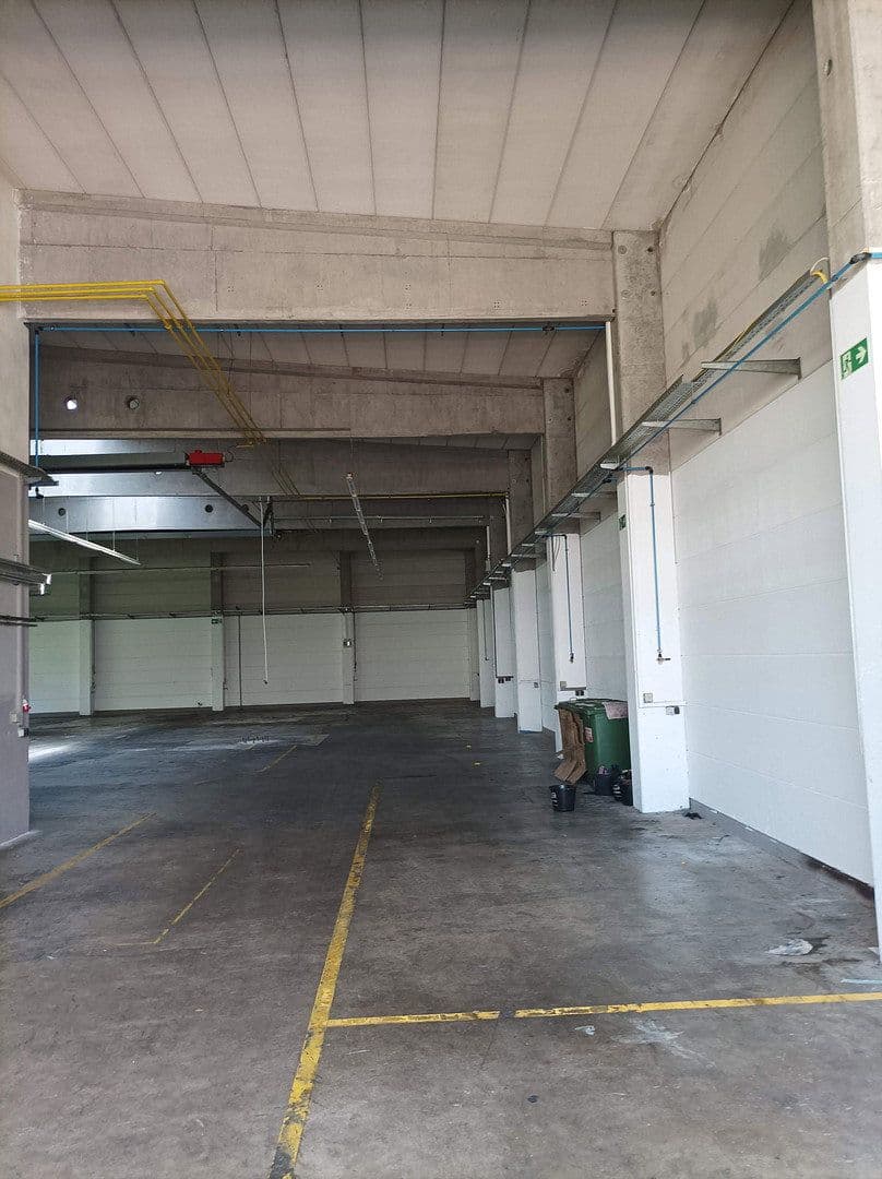 Pronájem nebytového prostoru 1.000 m², Meckenloher Straße 9, Rednitzhembach, Bavorsko Pronájem nebytového prostoru 1.000 m², Meckenloher Straße 9, Rednitzhembach, Bavorsko