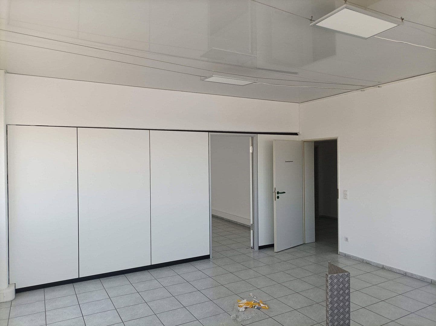 Pronájem nebytového prostoru 1.000 m², Meckenloher Straße 9, Rednitzhembach, Bavorsko Pronájem nebytového prostoru 1.000 m², Meckenloher Straße 9, Rednitzhembach, Bavorsko