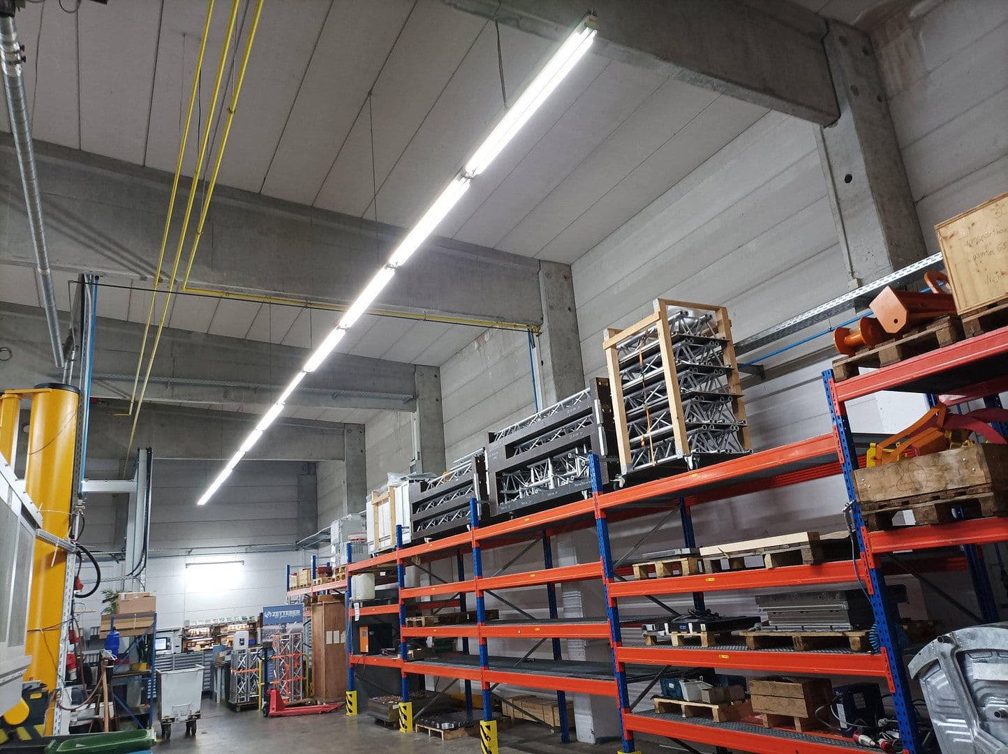 Pronájem nebytového prostoru 1.000 m², Meckenloher Straße 9, Rednitzhembach, Bavorsko Pronájem nebytového prostoru 1.000 m², Meckenloher Straße 9, Rednitzhembach, Bavorsko