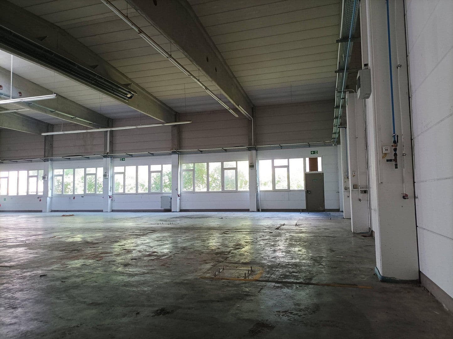 Pronájem nebytového prostoru 1.000 m², Meckenloher Straße 9, Rednitzhembach, Bavorsko Pronájem nebytového prostoru 1.000 m², Meckenloher Straße 9, Rednitzhembach, Bavorsko
