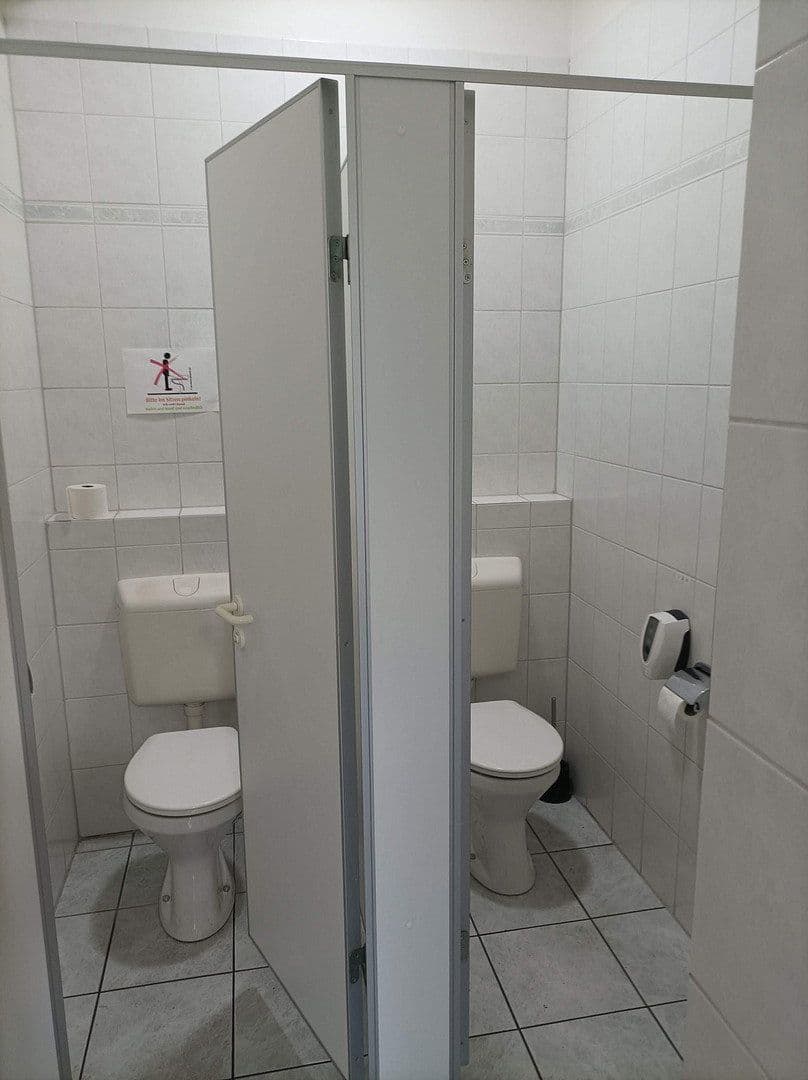 Pronájem nebytového prostoru 1.000 m², Meckenloher Straße 9, Rednitzhembach, Bavorsko Pronájem nebytového prostoru 1.000 m², Meckenloher Straße 9, Rednitzhembach, Bavorsko