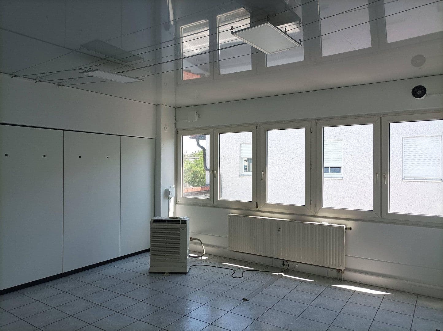 Pronájem nebytového prostoru 1.000 m², Meckenloher Straße 9, Rednitzhembach, Bavorsko Pronájem nebytového prostoru 1.000 m², Meckenloher Straße 9, Rednitzhembach, Bavorsko