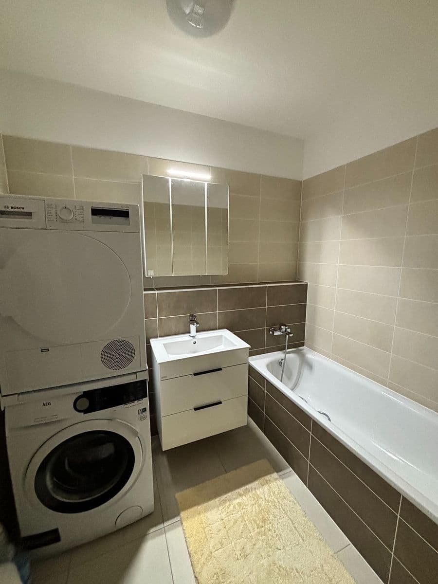 Prodej bytu 2+kk 68 m², U Parketárny, Unhošť, Středočeský kraj Prodej bytu 2+kk 68 m², U Parketárny, Unhošť, Středočeský kraj