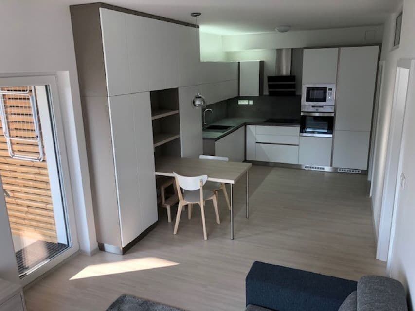 Pronájem bytu 2+kk 50 m², Meziříčská, Rožnov pod Radhoštěm, Zlínský kraj Pronájem bytu 2+kk 50 m², Meziříčská, Rožnov pod Radhoštěm, Zlínský kraj