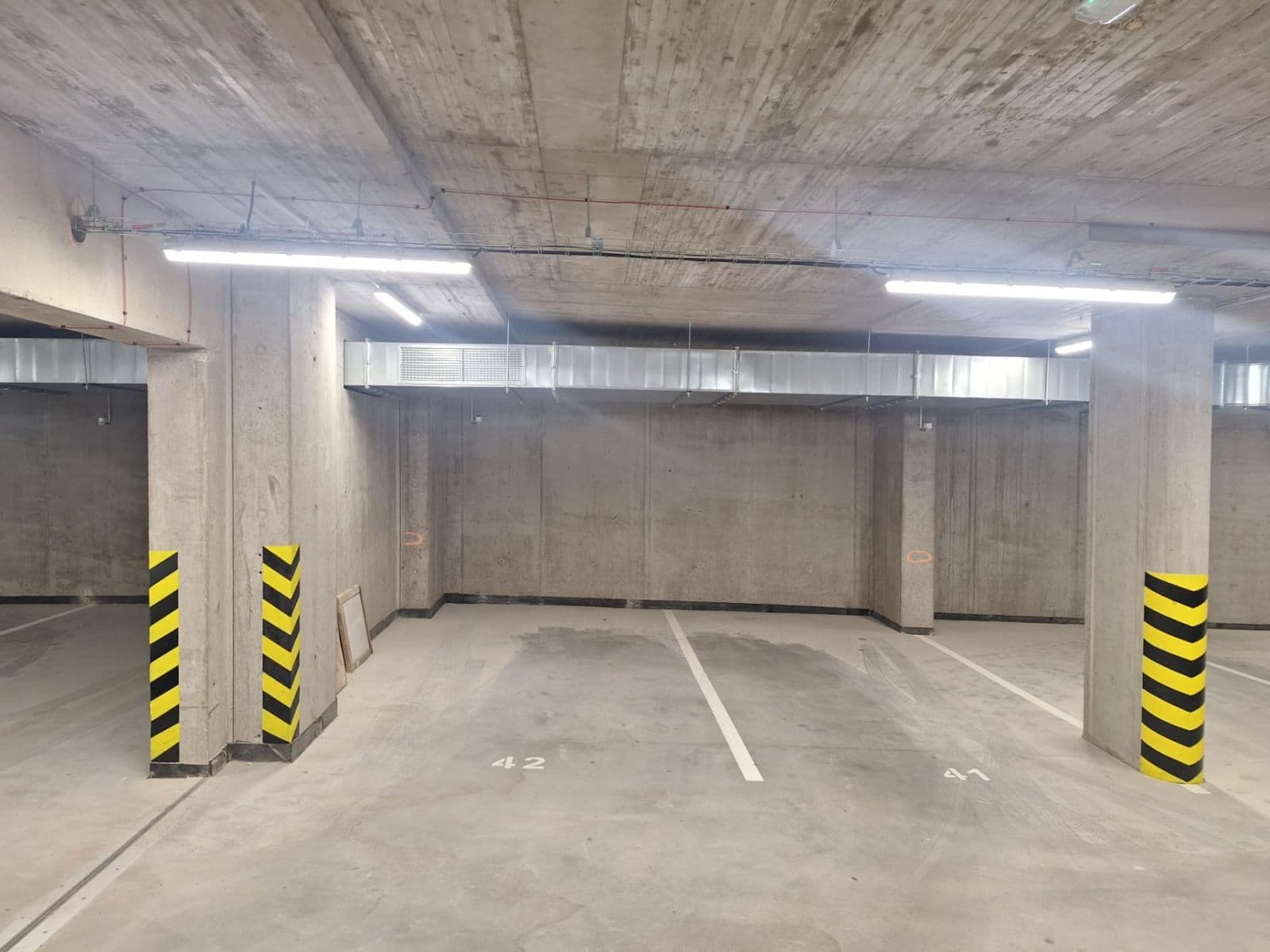 Pronájem garáže 25 m², Ondrova, Brno, Jihomoravský kraj Pronájem garáže 25 m², Ondrova, Brno, Jihomoravský kraj