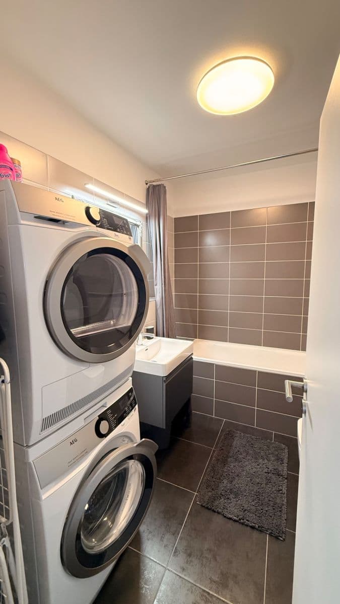 Pronájem bytu 2+1 52 m², Pri Hrubej lúke, Dúbravka, Bratislavský kraj Pronájem bytu 2+1 52 m², Pri Hrubej lúke, Dúbravka, Bratislavský kraj