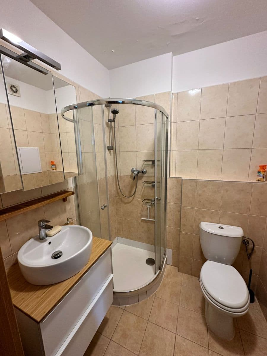 Pronájem bytu 2+kk 45 m², Hrušovanské náměstí, Praha, Praha Pronájem bytu 2+kk 45 m², Hrušovanské náměstí, Praha, Praha