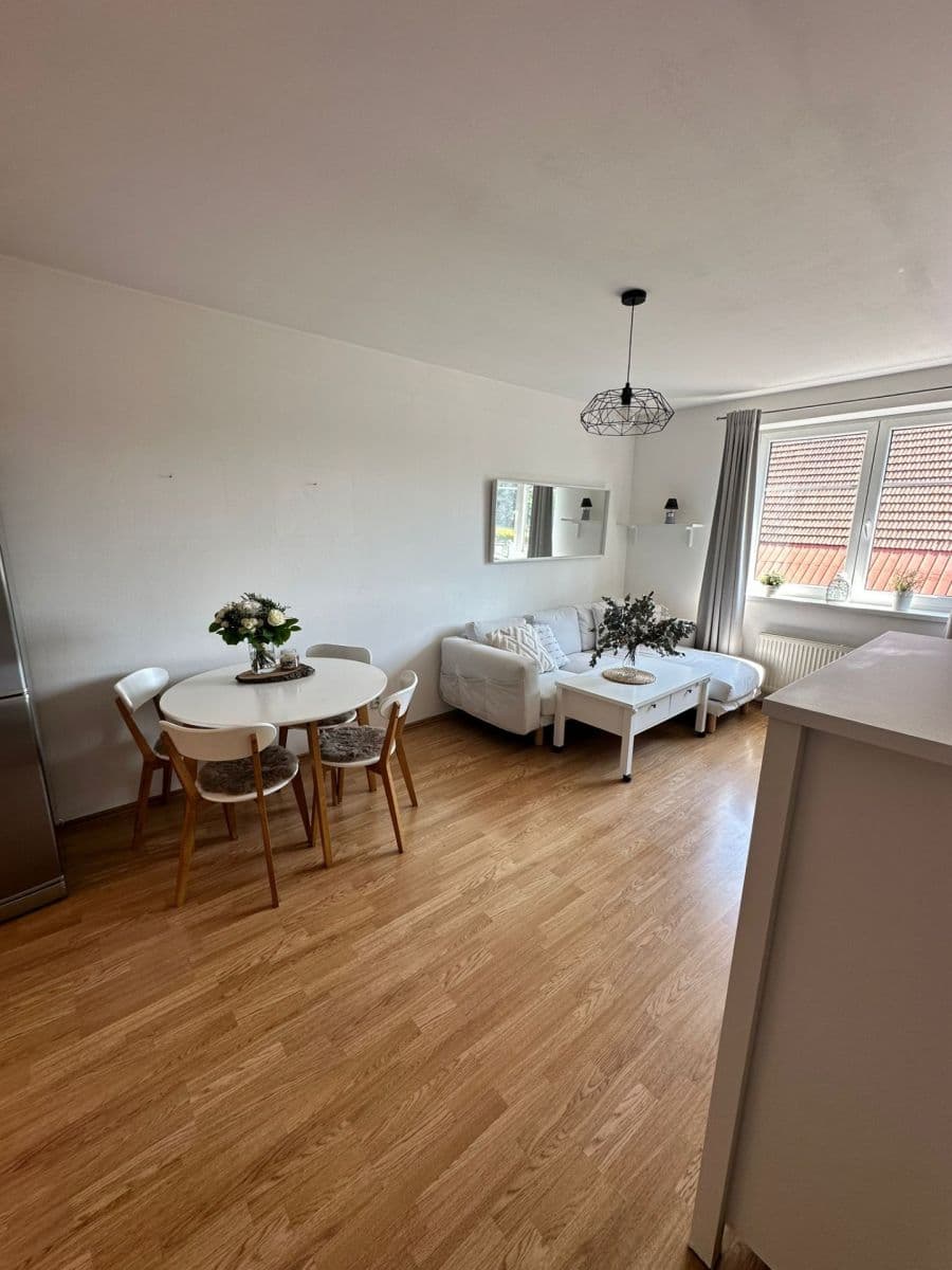 Pronájem bytu 2+kk 45 m², Hrušovanské náměstí, Praha, Praha Pronájem bytu 2+kk 45 m², Hrušovanské náměstí, Praha, Praha