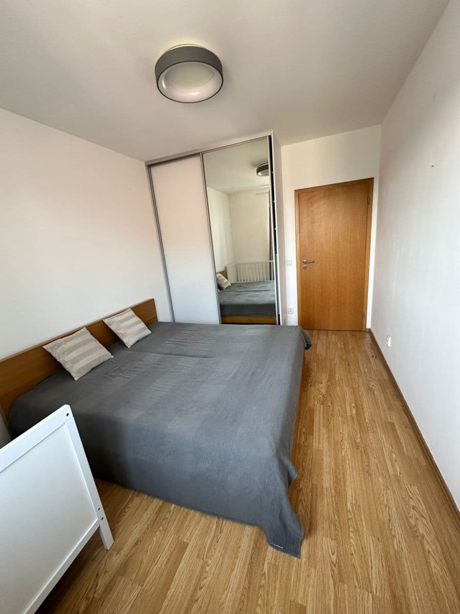 Pronájem bytu 2+kk 45 m², Hrušovanské náměstí, Praha, Praha Pronájem bytu 2+kk 45 m², Hrušovanské náměstí, Praha, Praha