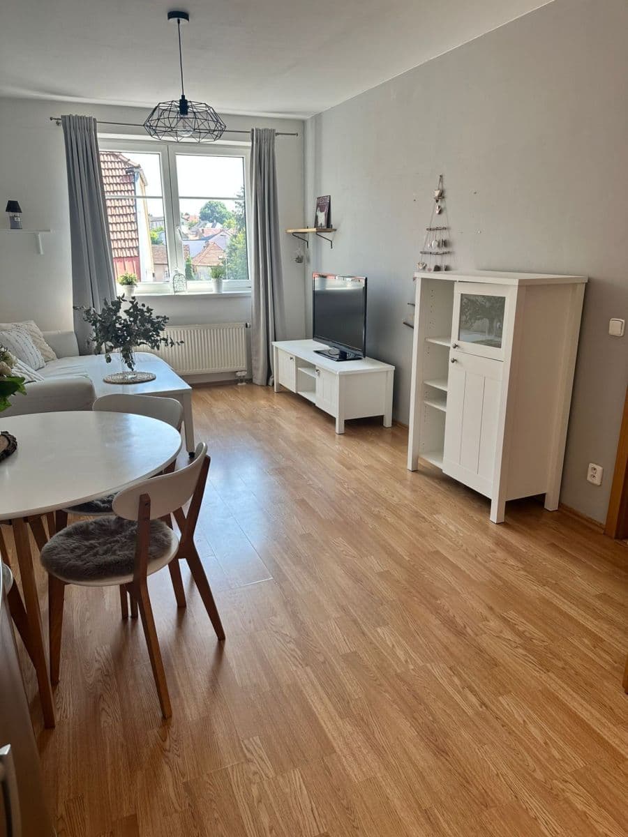 Pronájem bytu 2+kk 45 m², Hrušovanské náměstí, Praha, Praha Pronájem bytu 2+kk 45 m², Hrušovanské náměstí, Praha, Praha