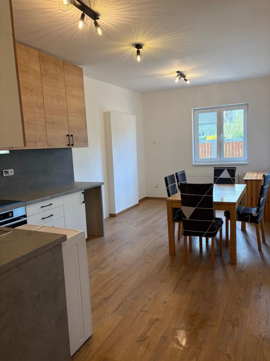 Pronájem bytu 2+kk 35 m², Řevnická, Lety, Středočeský kraj Pronájem bytu 2+kk 35 m², Řevnická, Lety, Středočeský kraj