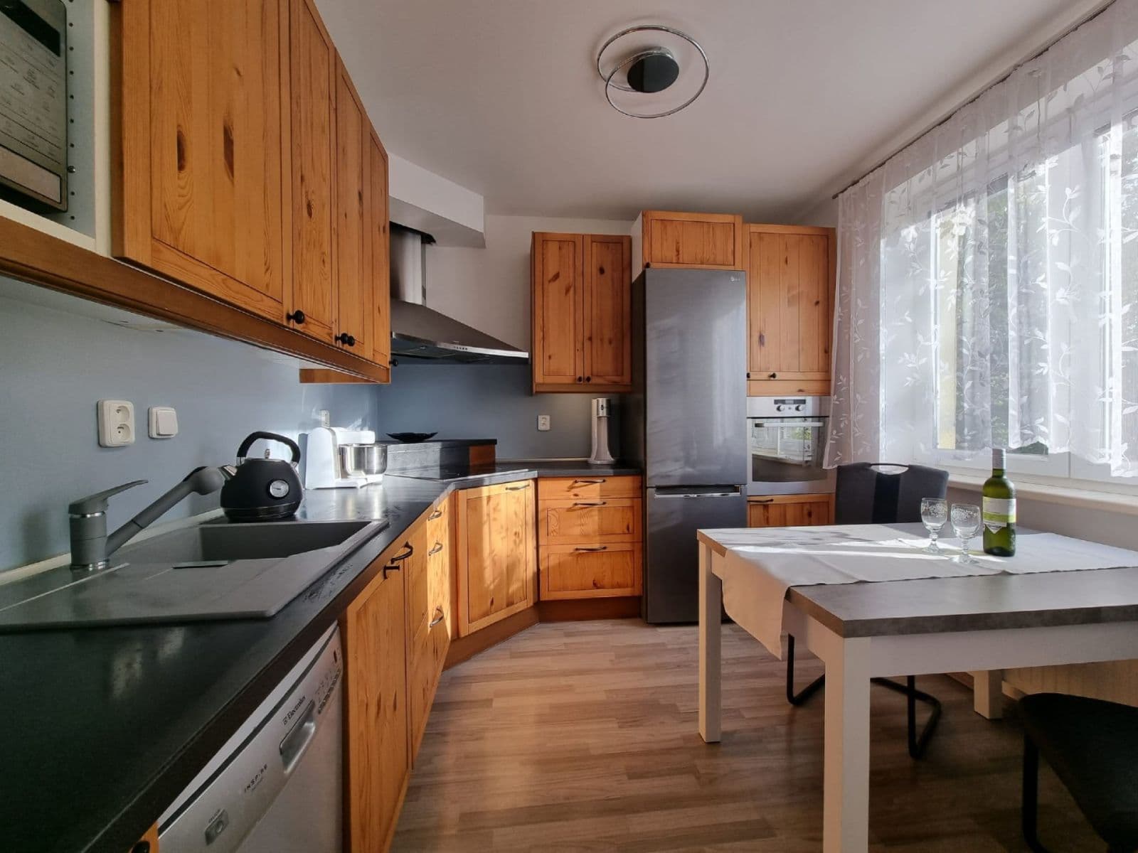 Pronájem bytu 2+kk 52 m², V Honech, Klecany, Středočeský kraj Pronájem bytu 2+kk 52 m², V Honech, Klecany, Středočeský kraj