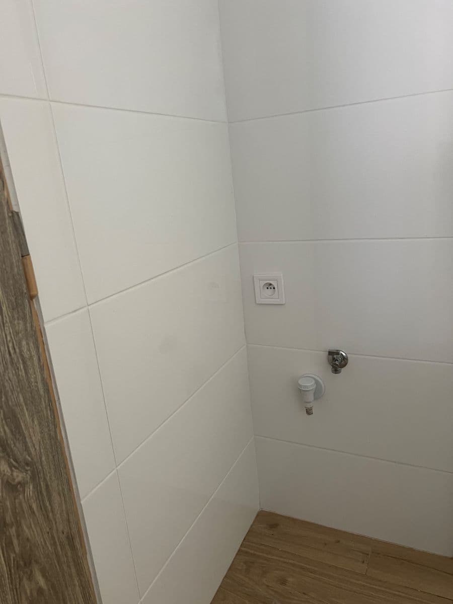 Prodej bytu 2+1 50 m², Handlová, Trenčiansky kraj Prodej bytu 2+1 50 m², Handlová, Trenčiansky kraj